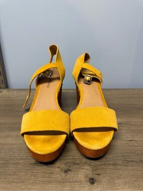 Lucky Brand Mustard Yellow Suede Platform Sandals Women’s 9.5